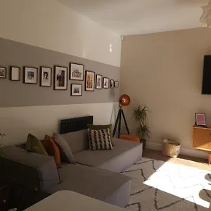 https://luxury-4-bed-family-property-in-popular-location.yorkshirehotels.net